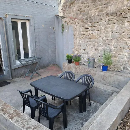 Joli T3 Avec Exterieur Proche Du Centre Et Des Remparts