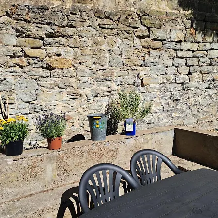 Daire Joli T3 Avec Exterieur Proche Du Centre Et Des Remparts *